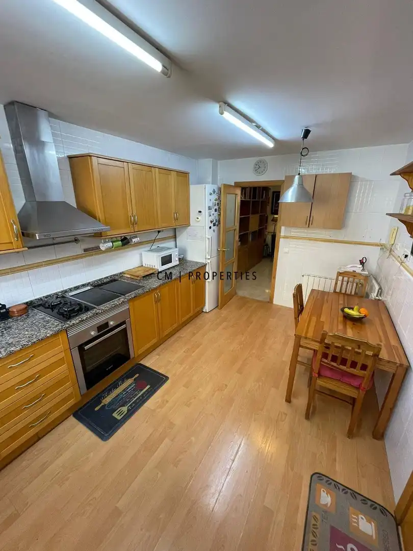 Cocina de Casa adosada de alquiler en Rocafort con Aire acondicionado, Calefacción y Terraza