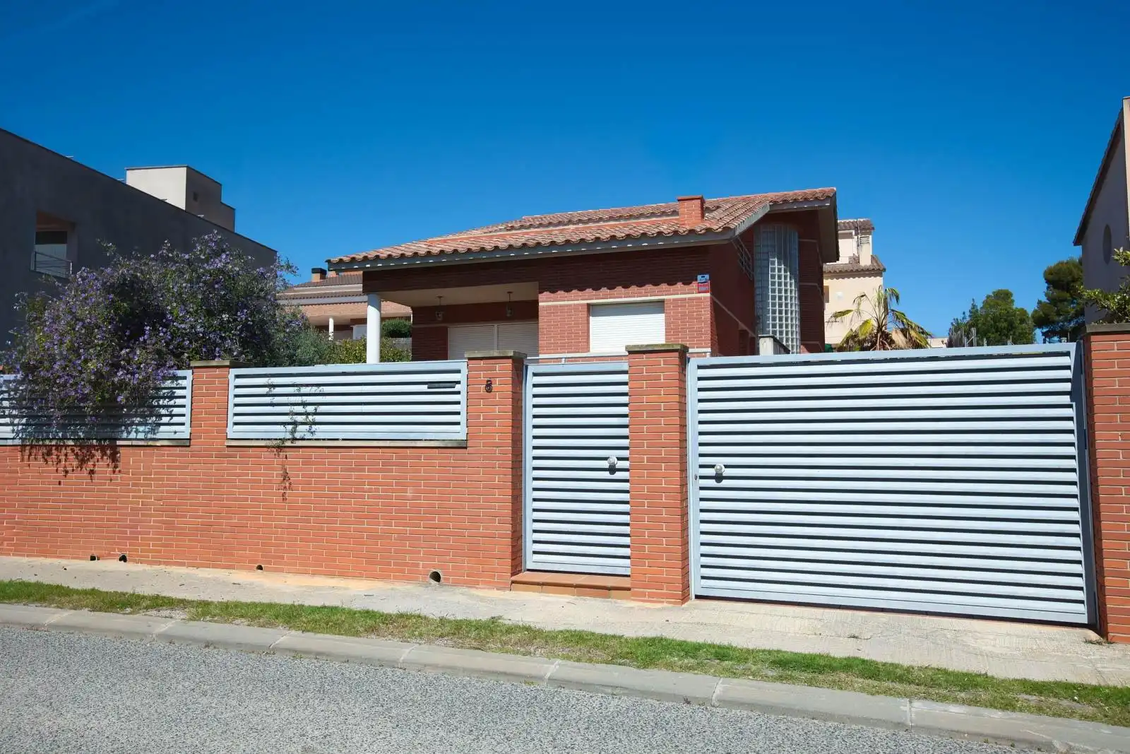 Vista exterior de Casa o chalet en venta en Ciutat Jardí Bonanova