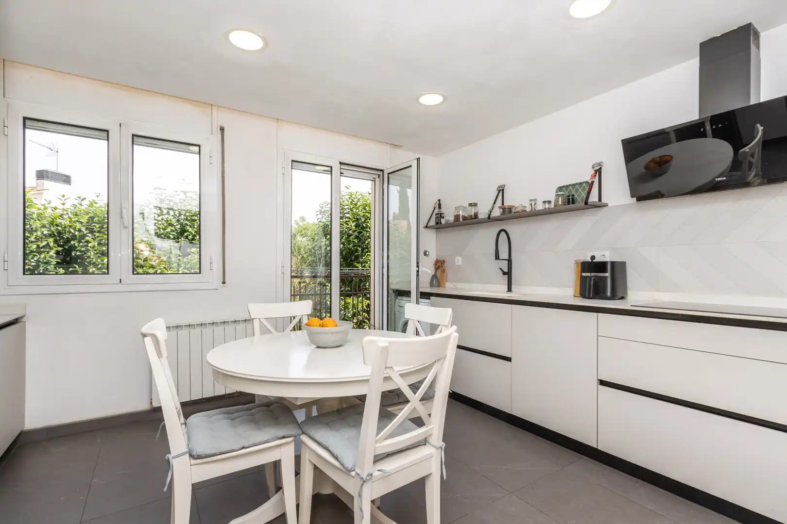 Cocina de Casa adosada en venta en Lliçà d'Amunt con Aire acondicionado y Calefacción