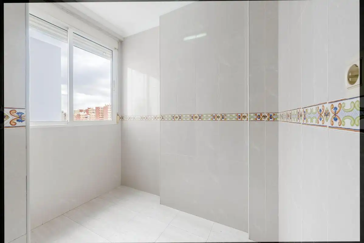 Bathroom of Flat for sale in Sevilla  with Air Conditioner, Heating and Private garden