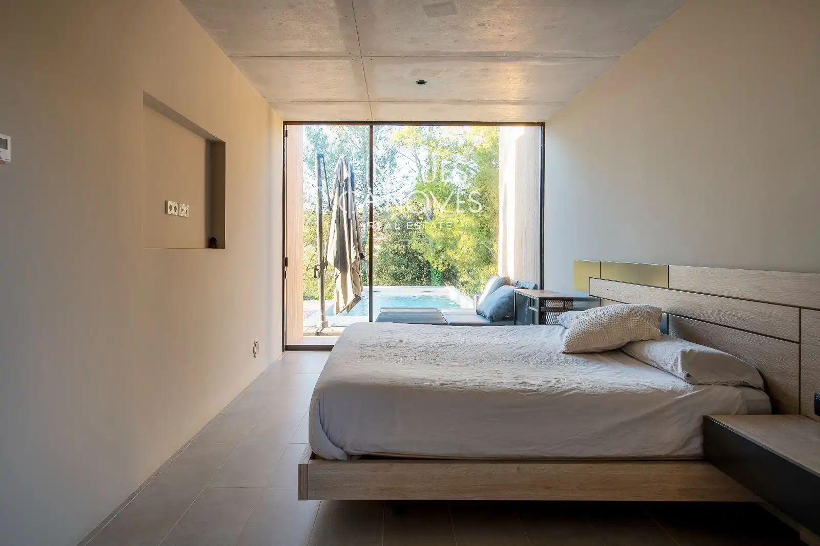 Habitación de Casa adosada en venta en Sant Julià de Ramis con Aire acondicionado, Calefacción y Piscina