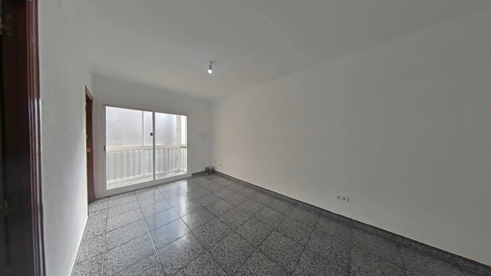Außenansicht von Wohnung zum Verkauf in L'Hospitalet de Llobregat mit Heizung