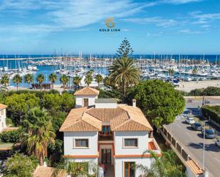 Vista exterior de Casa o xalet en venda en Dénia amb Aire condicionat, Terrassa i Piscina