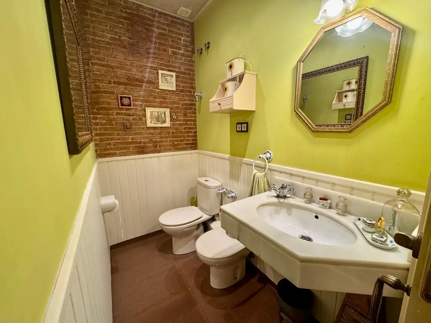 Badezimmer von Wohnung zum Verkauf in Barcelona mit Heizung und Balkon