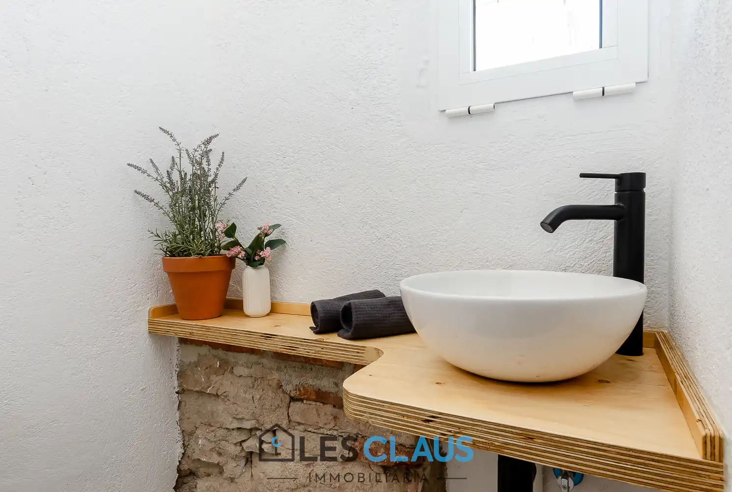Badezimmer von Dachboden zum Verkauf in Barcelona mit Klimaanlage, Heizung und Parkett