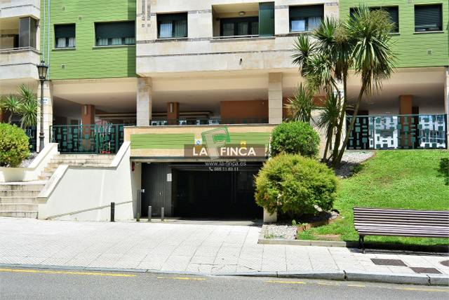 Garaje en Venta en Calle Rafael Sarandeses en Milán - Pumarín