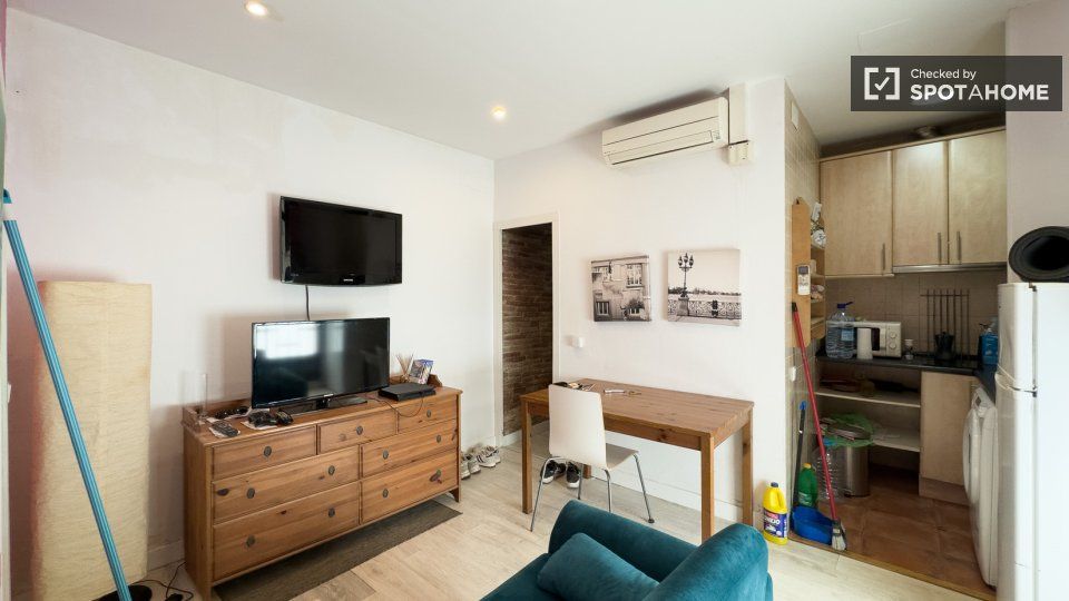 Living room of Flat to rent in  Barcelona Capital  with Air Conditioner, Heating and Furnished