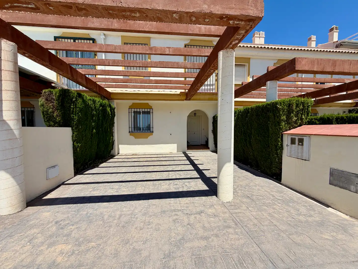 Einfamilien-Reihenhaus zum Verkauf in Rincón de la Victoria mit Ofen, Balkon und Gemeinschaftspool