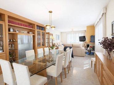 Villa avec balcon à vendre à Vallromanes