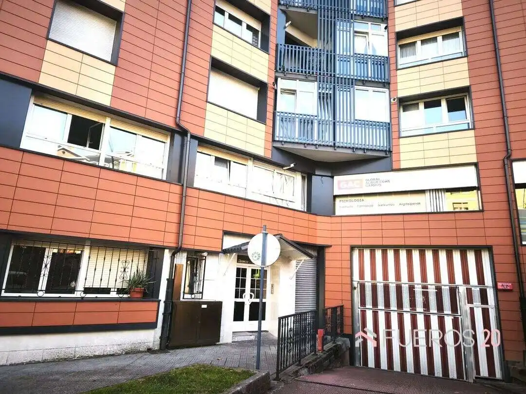 Vista exterior de Piso en venta en Barakaldo  con Calefacción y Amueblado