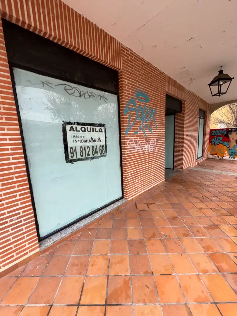Local comercial de lloguer a Plaza de Sevilla 2, imagen 2