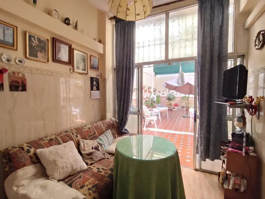 Sala d'estar de Casa adosada en venda en Sevilla amb Aire condicionat, Calefacció i Jardí privat
