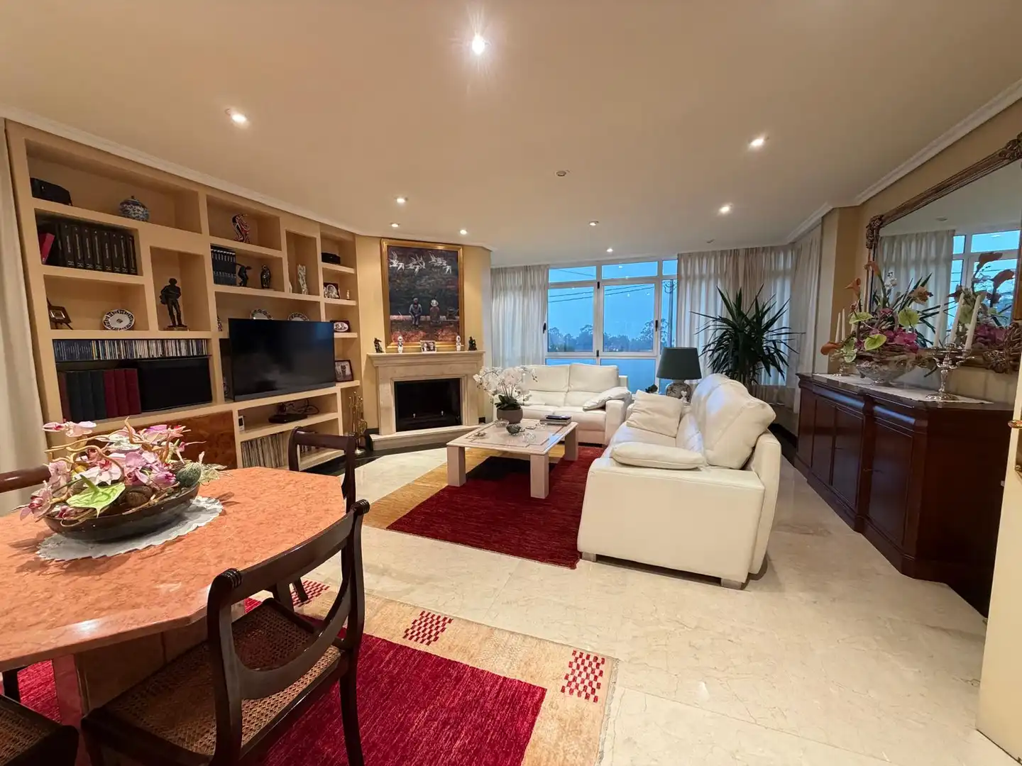 Sala d'estar de Casa o xalet en venda en Vigo  amb Jardí privat, Parquet i Terrassa