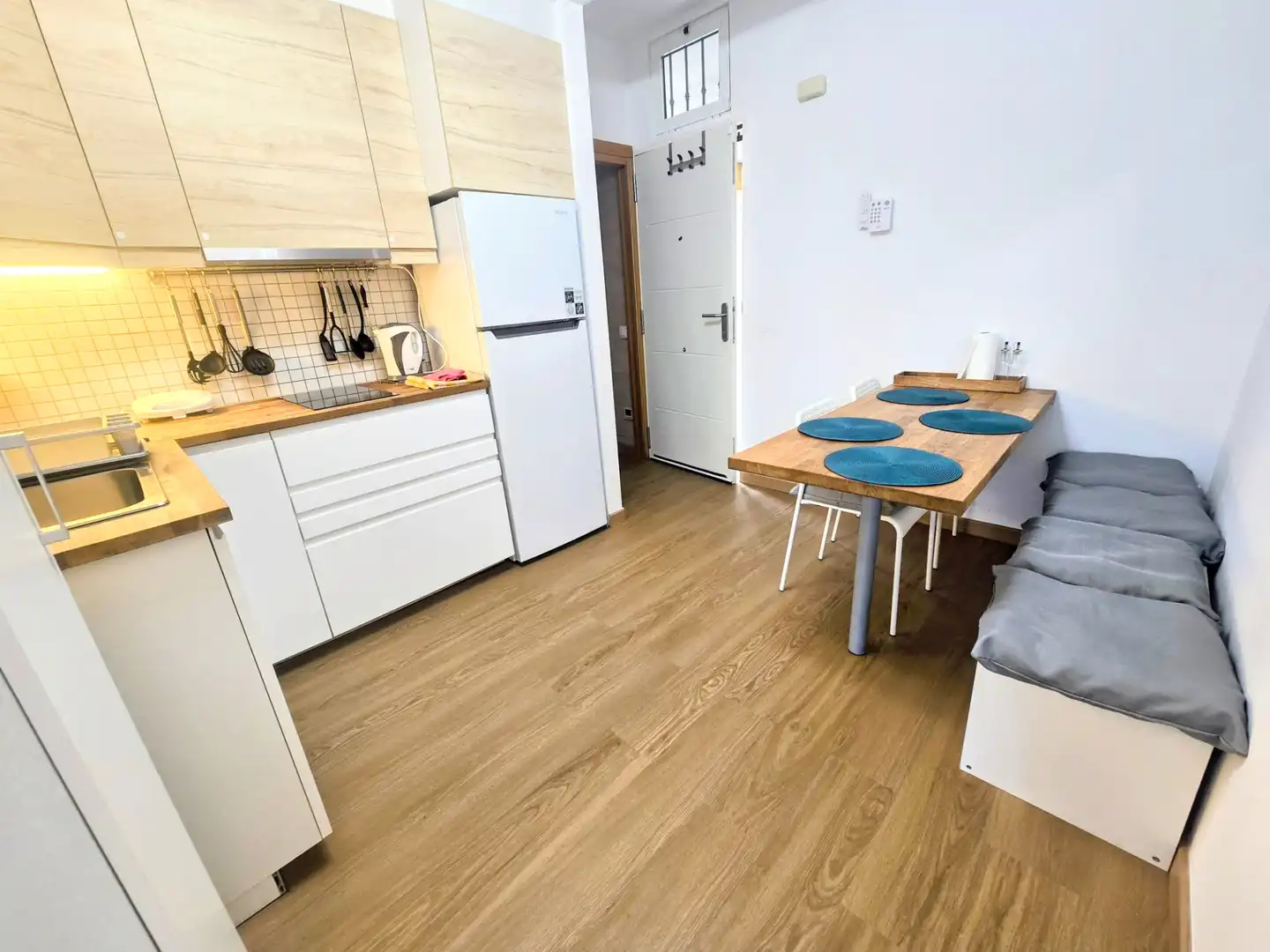 Küche von Wohnung zum Verkauf in Arona mit Privatgarten, Terrasse und Möbliert