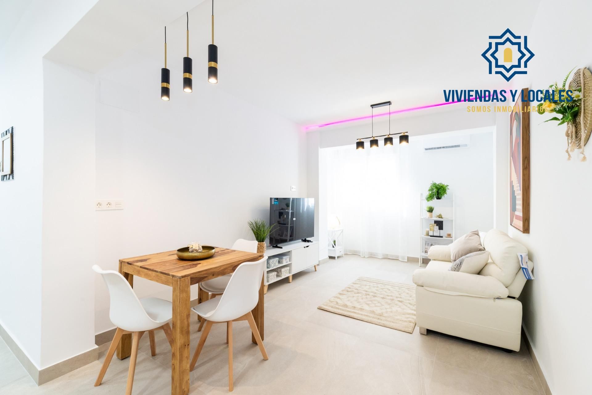 Living room of Flat for sale in  Granada Capital  with Air Conditioner