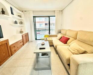 Sala d'estar de Apartament de lloguer en Torrevieja amb Calefacció, Terrassa i Moblat