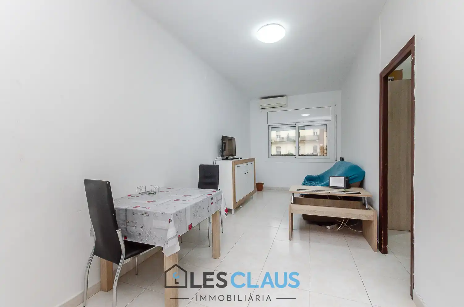 Außenansicht von Wohnung zum Verkauf in  Barcelona Capital mit Klimaanlage und Ofen