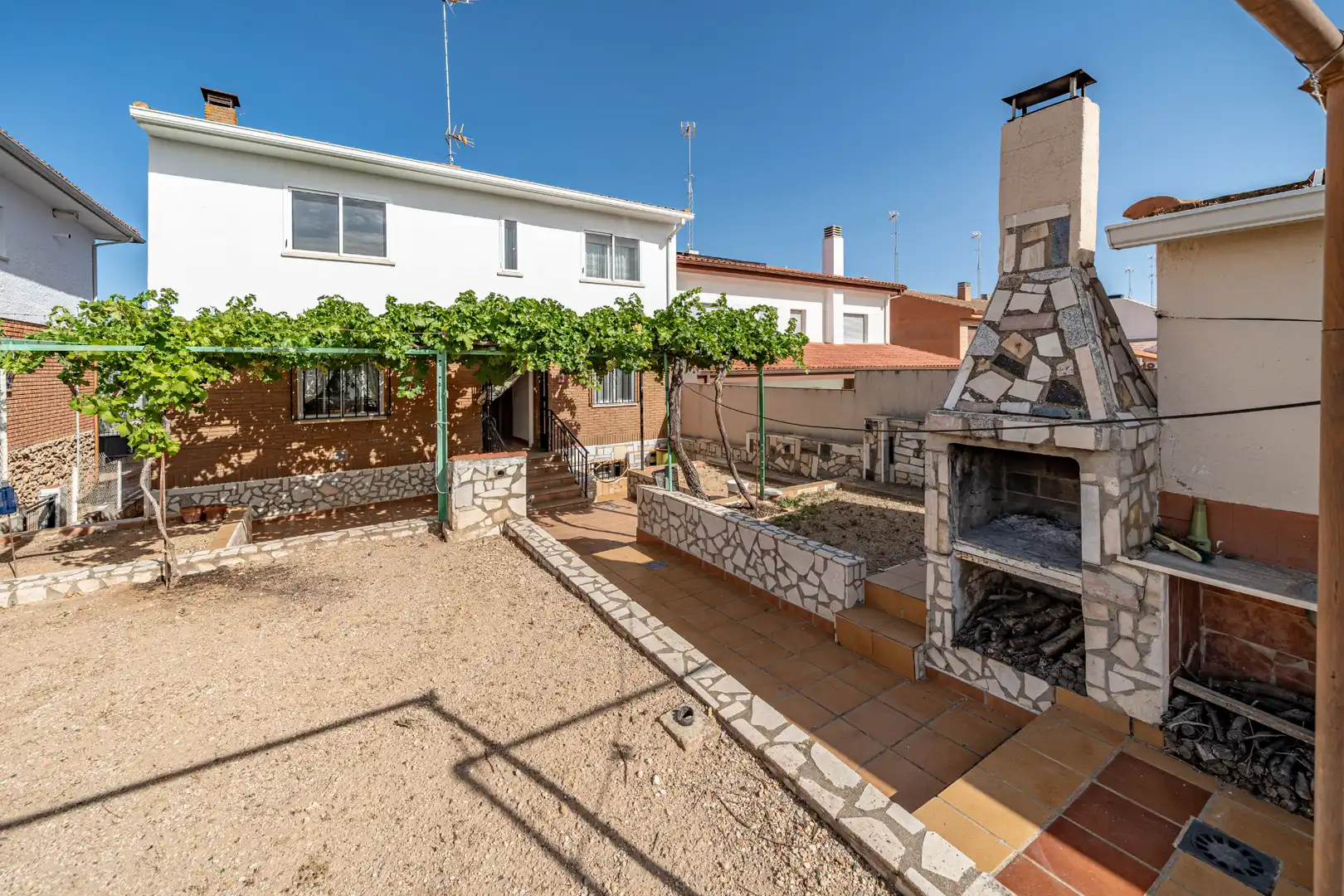 Casa aparellada amb jardí en venda a Calle de San José, imagen 17