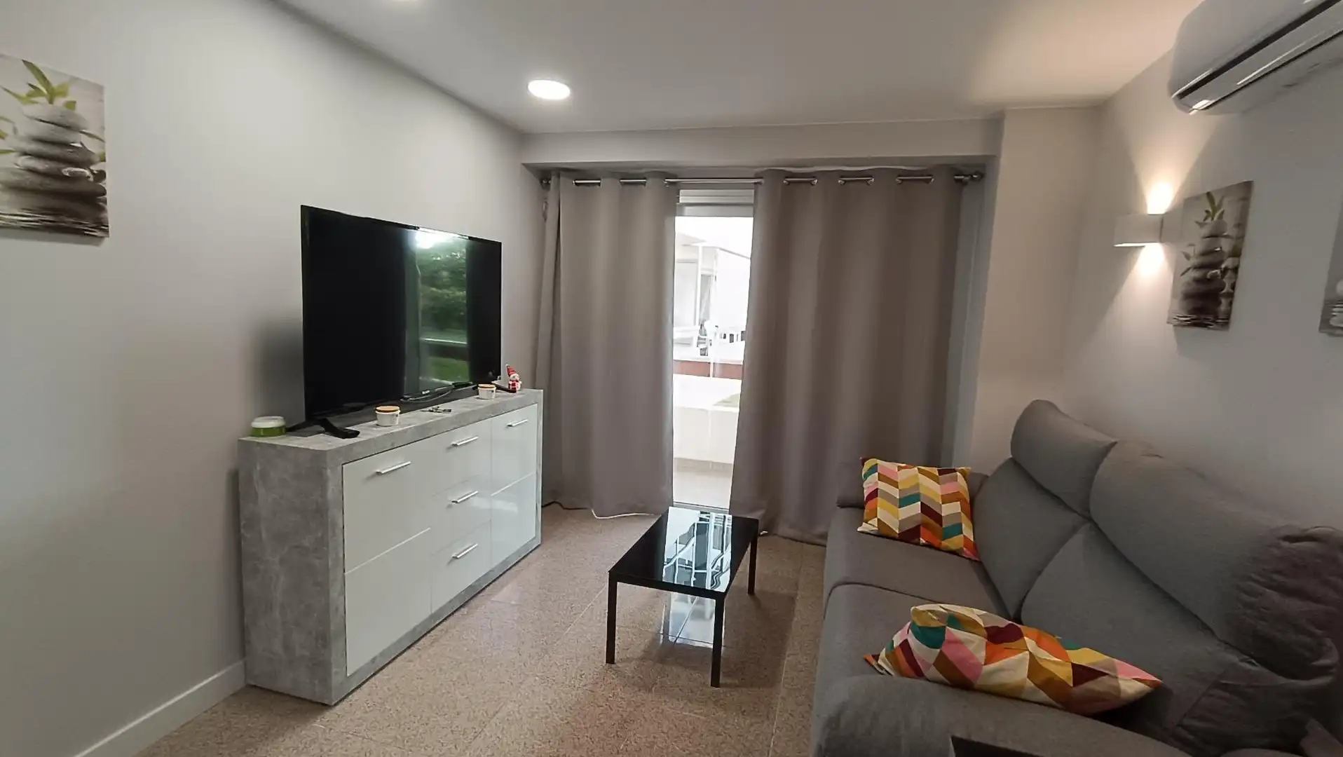 Sala d'estar de Apartament en venda en San Bartolomé de Tirajana amb Aire condicionat, Terrassa i Moblat