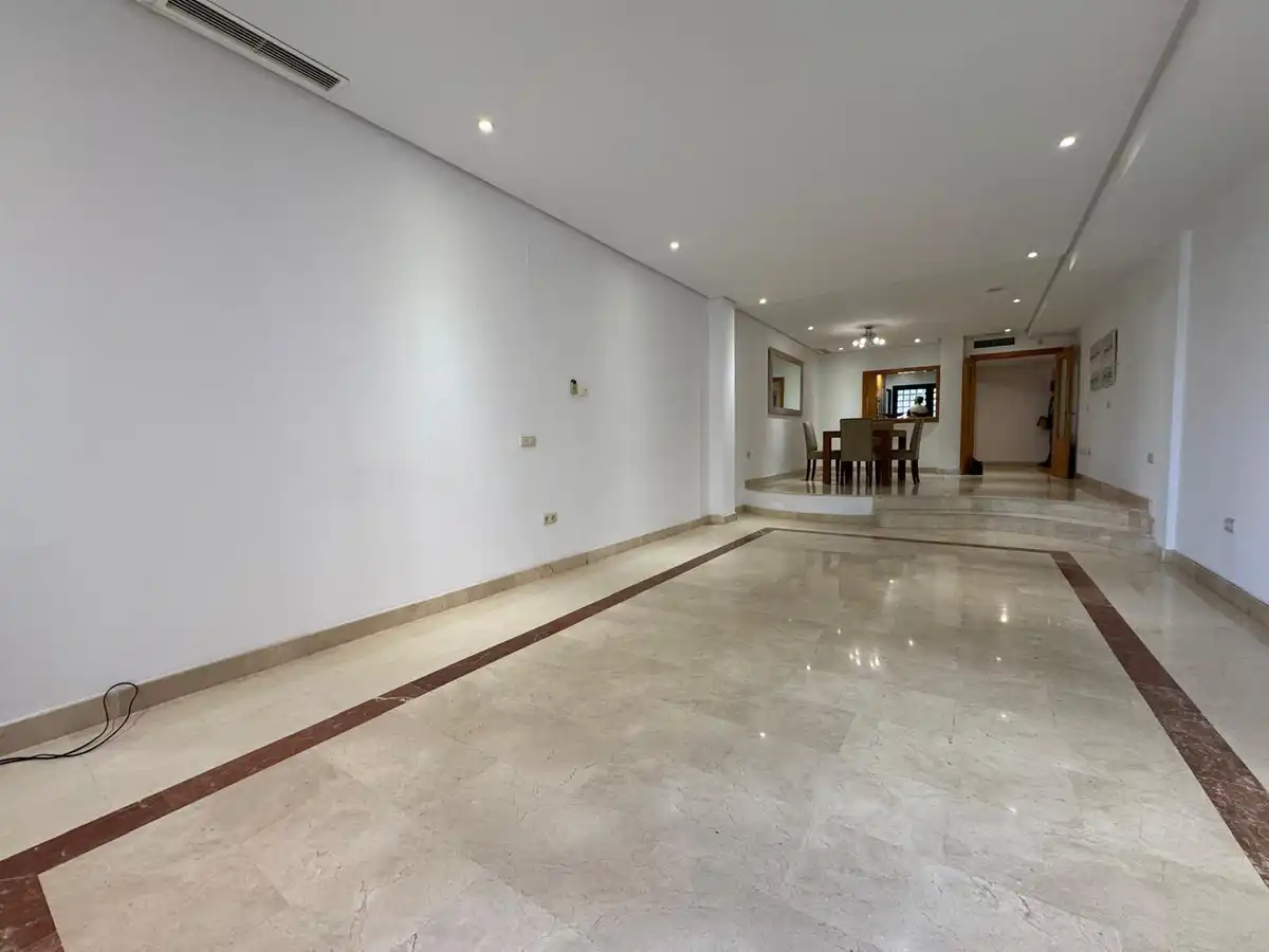Wohnung mit Aufzug zum Verkauf in Nueva Andalucía, imagen 4
