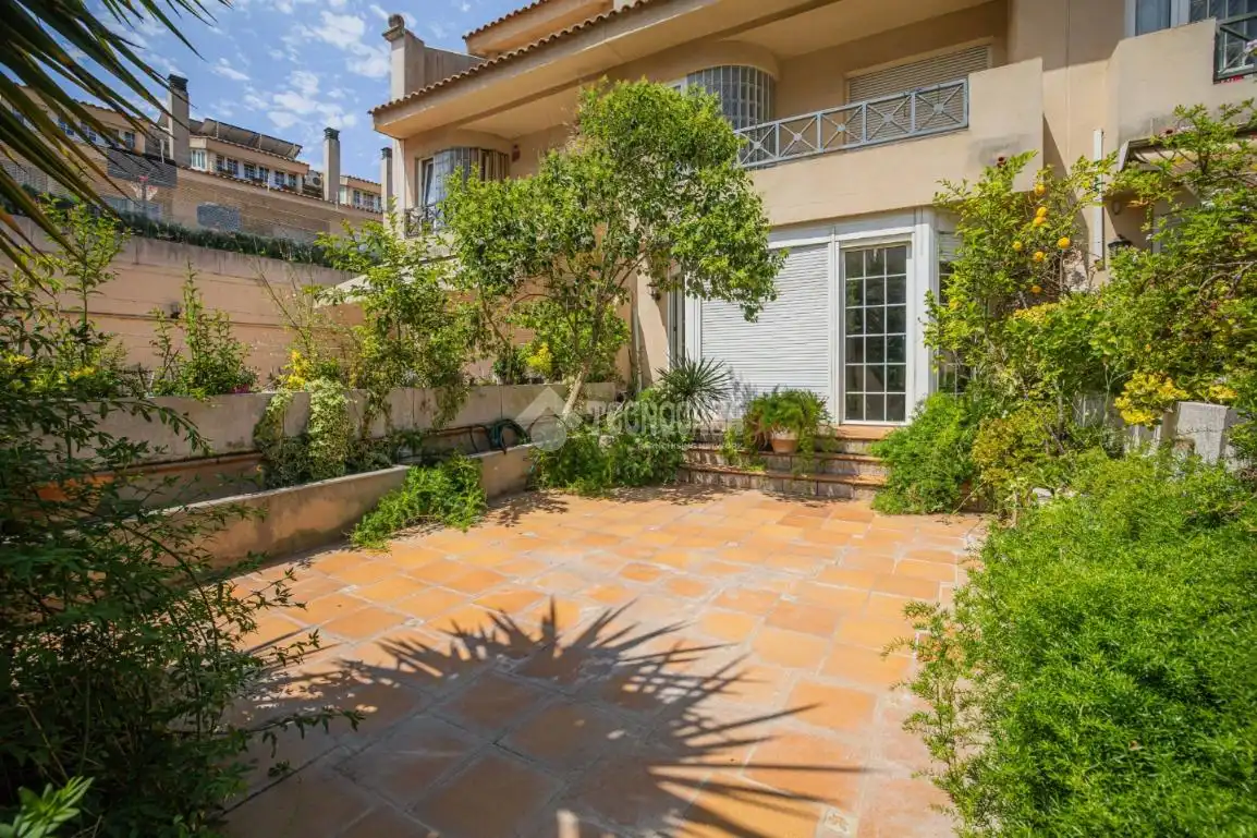 Jardín de Casa adosada en venta en Rubí con Aire acondicionado, Calefacción y Amueblado