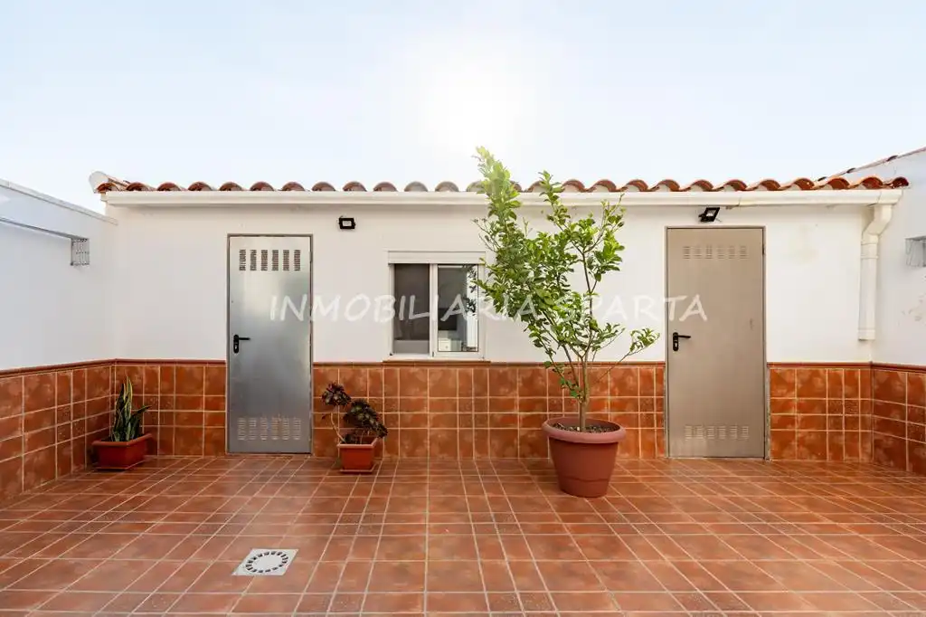 Terrasse von Einfamilien-Reihenhaus zum Verkauf in Umbrete mit Klimaanlage