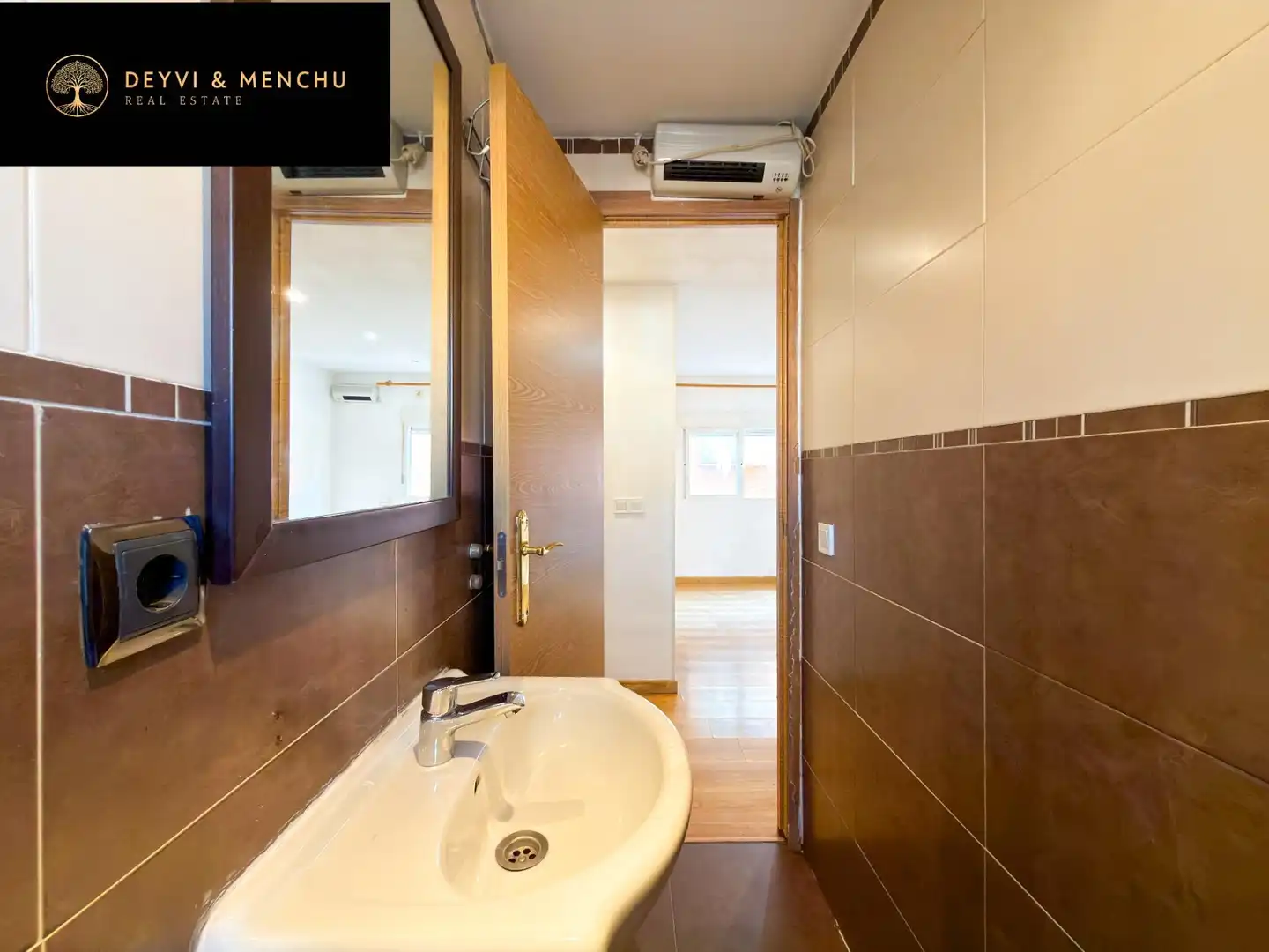 Bathroom of Flat for sale in Madrid  with Heating and Alarm