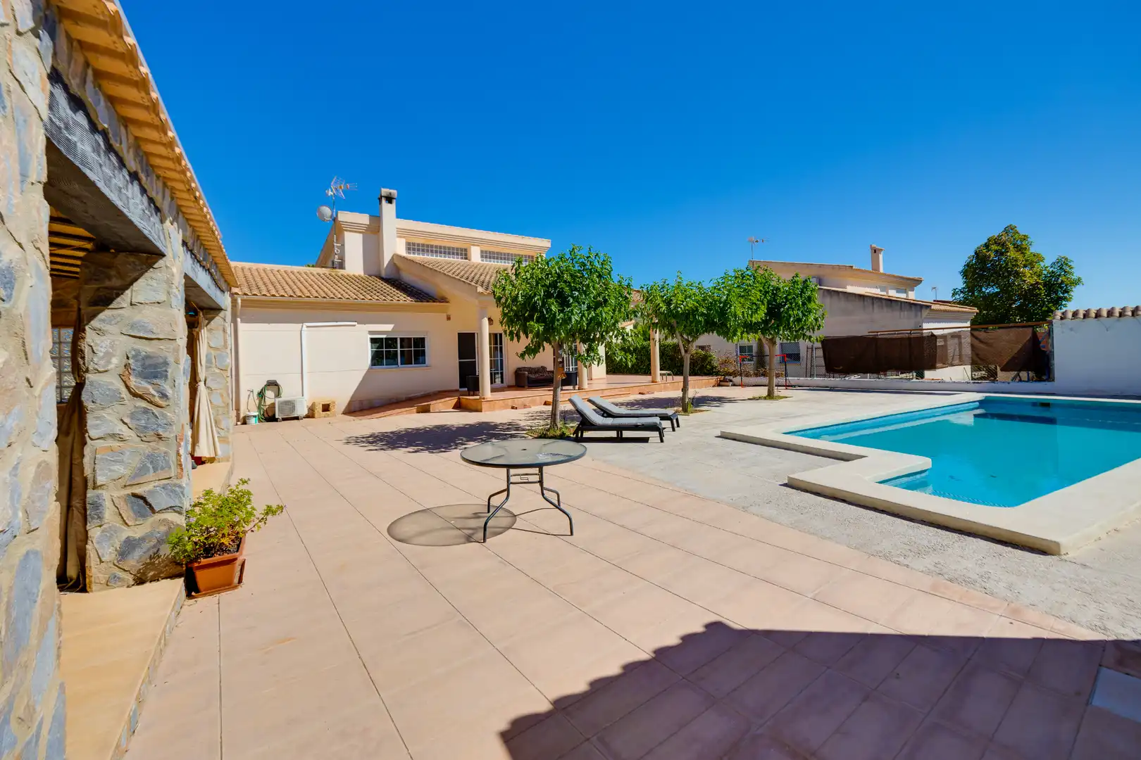 Chalet con piscina en venta en Calle Llibertat 12, imagen 2