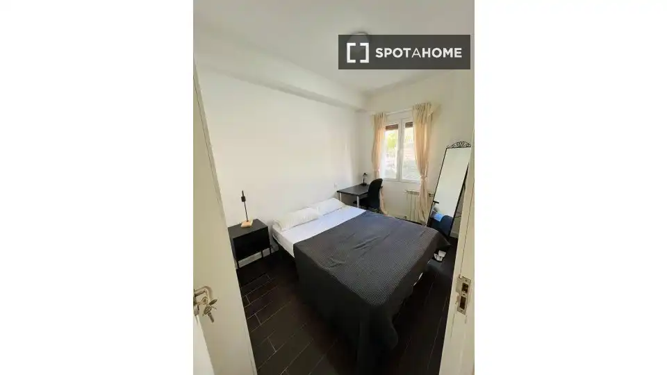 Habitación de Piso de alquiler en Madrid con Aire acondicionado, Calefacción y Amueblado