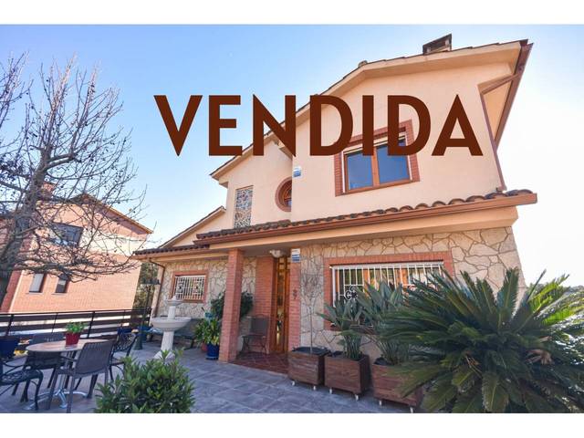Casa-chalet en Venta en Calle Tagamanent en La Roca del Vallès