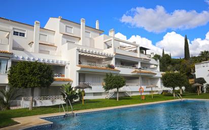 Vista exterior de Apartament en venda en Marbella amb Aire condicionat, Terrassa i Piscina