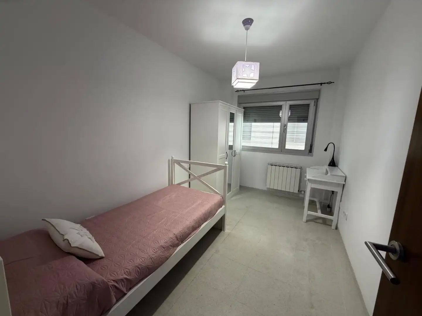 Habitación de Piso de alquiler en Granada con Amueblado