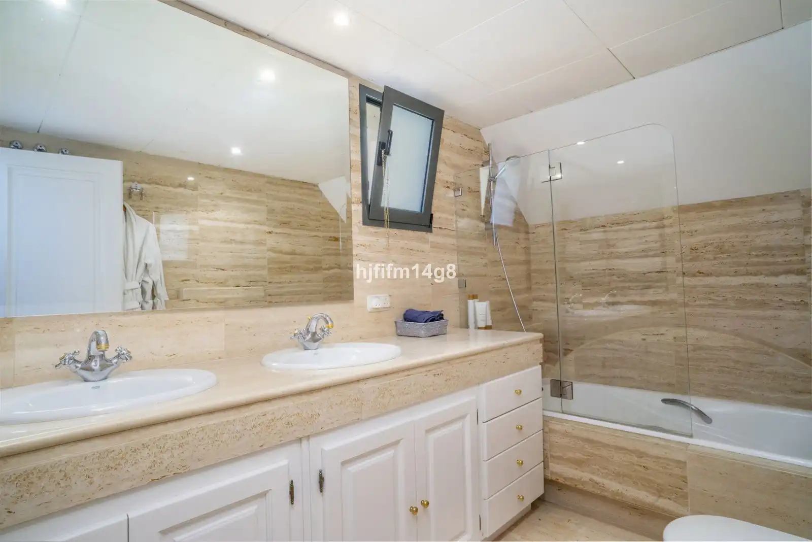 Baño de Ático en venta en Marbella con Aire acondicionado, Trastero y Amueblado