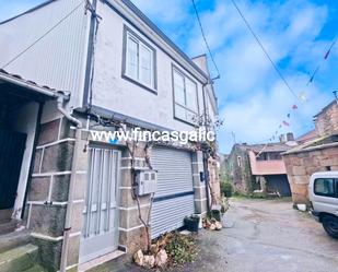 Vista exterior de Casa adosada en venda en Monterrei amb Calefacció, Traster i Moblat