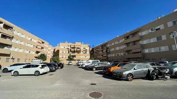 Piso en Venta en Calle Arquitecto Hernández Rubio en Puertas del sur - Guadabajaque