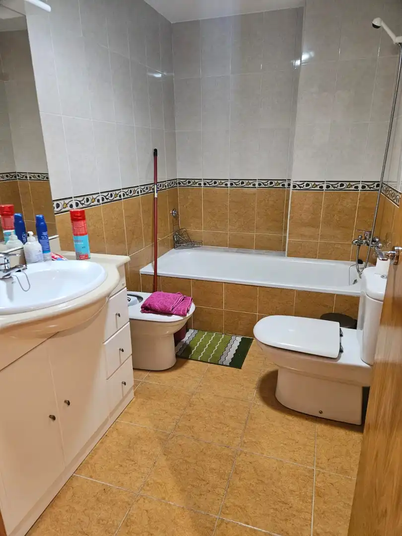Baño de Piso en venta en Santa Coloma de Gramenet con Calefacción, Terraza y Trastero