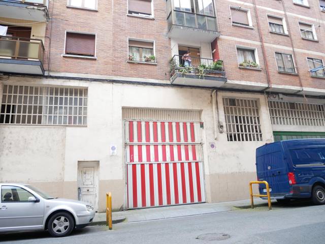Garaje en Venta en Centro - Ariz - Uribarri