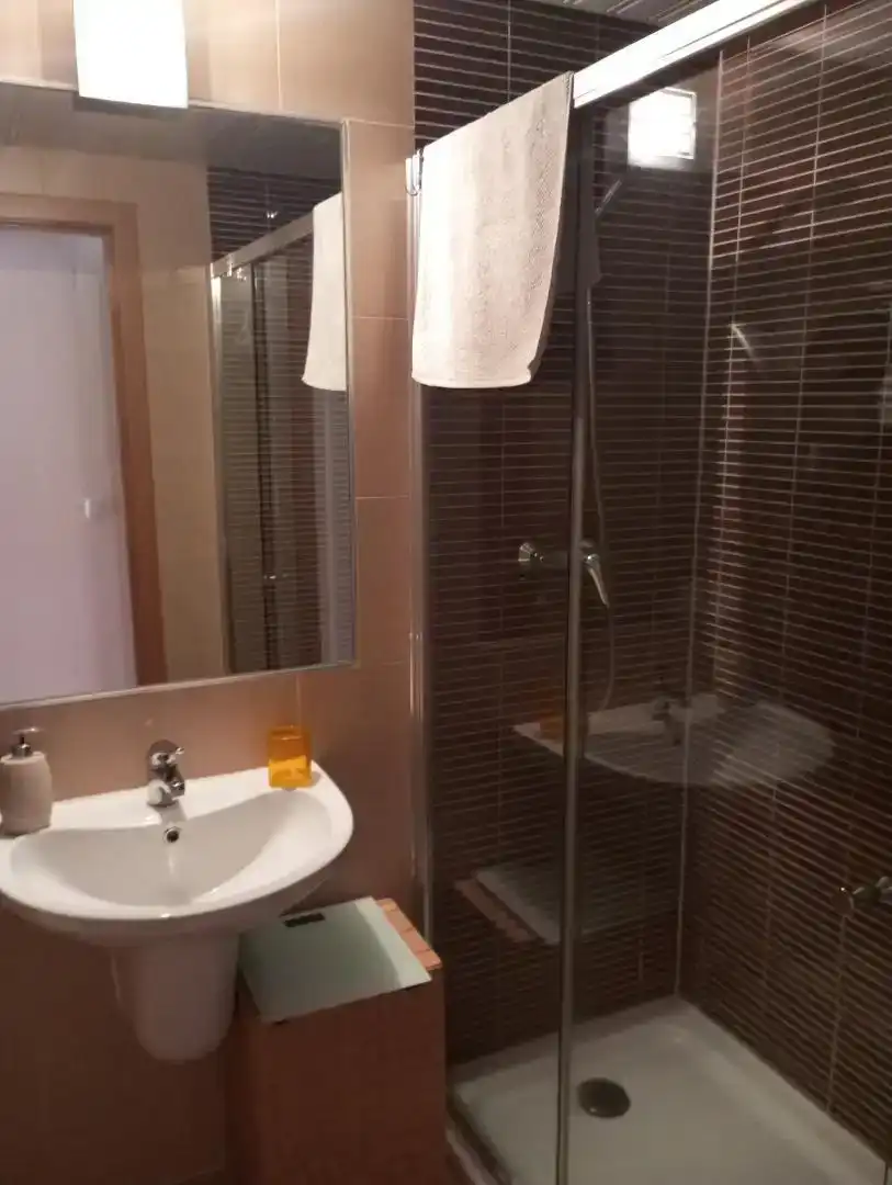 Badezimmer von Wohnung zur Miete in Estepona mit Klimaanlage und Schwimmbad