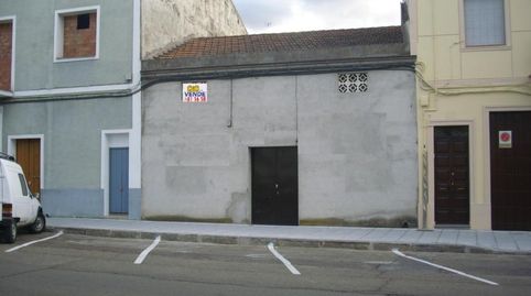 CASA-SOLAR BIEN SITUADA
