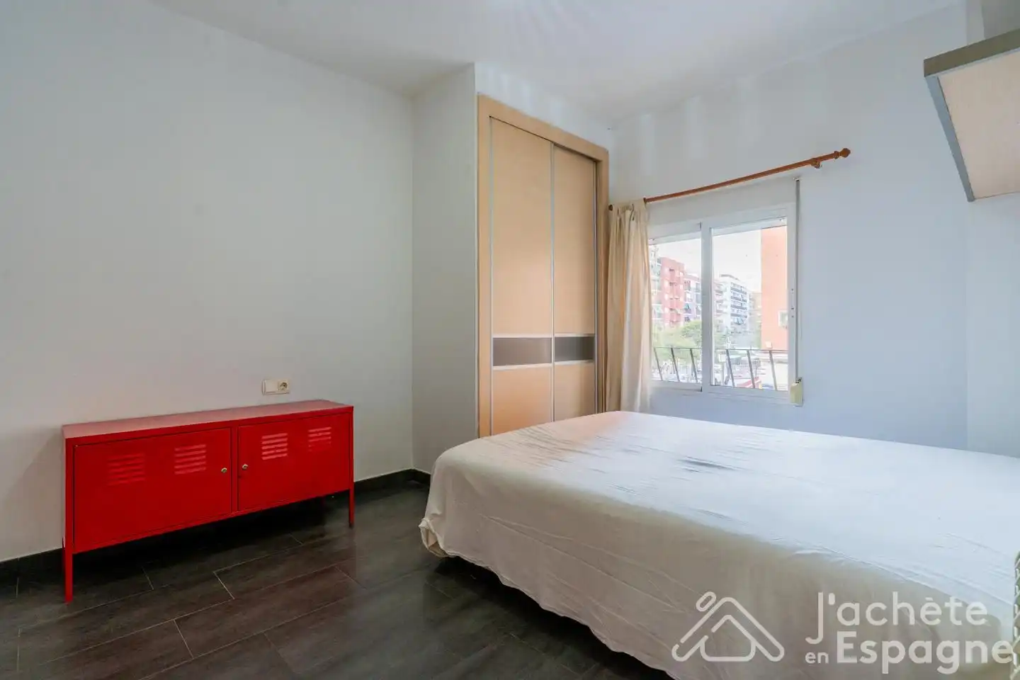 Bedroom of Flat for sale in Valencia  with Heating