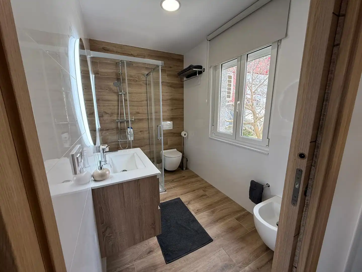 Bathroom of Flat for rent in Camariñas  with Heating, Parquet flooring and Furnished