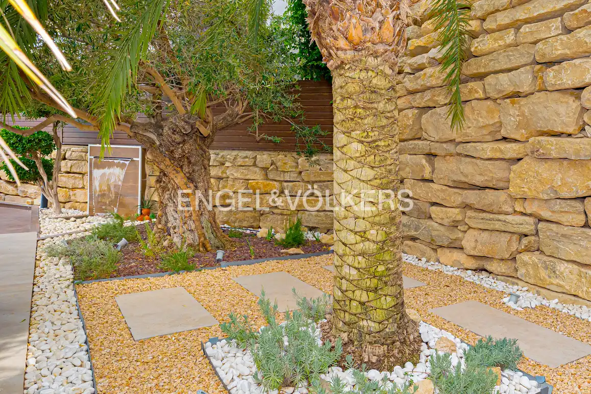 Detached house with pool for sale in Calle Copenhague, imagen 10