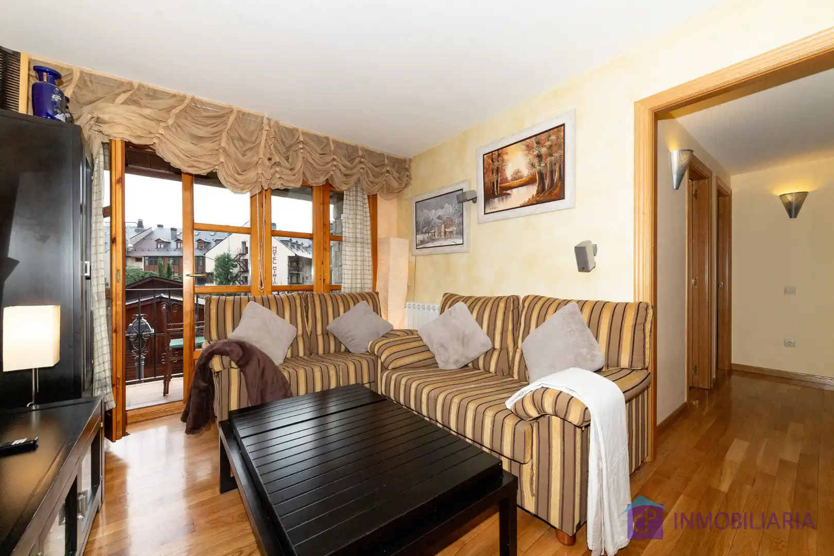 Wohnzimmer von Wohnung zum Verkauf in Benasque mit Heizung, Parkett und Terrasse