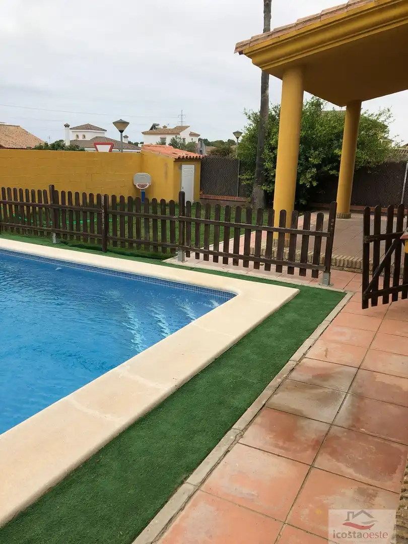 Piscina de Casa o xalet en venda en El Puerto de Santa María amb Piscina