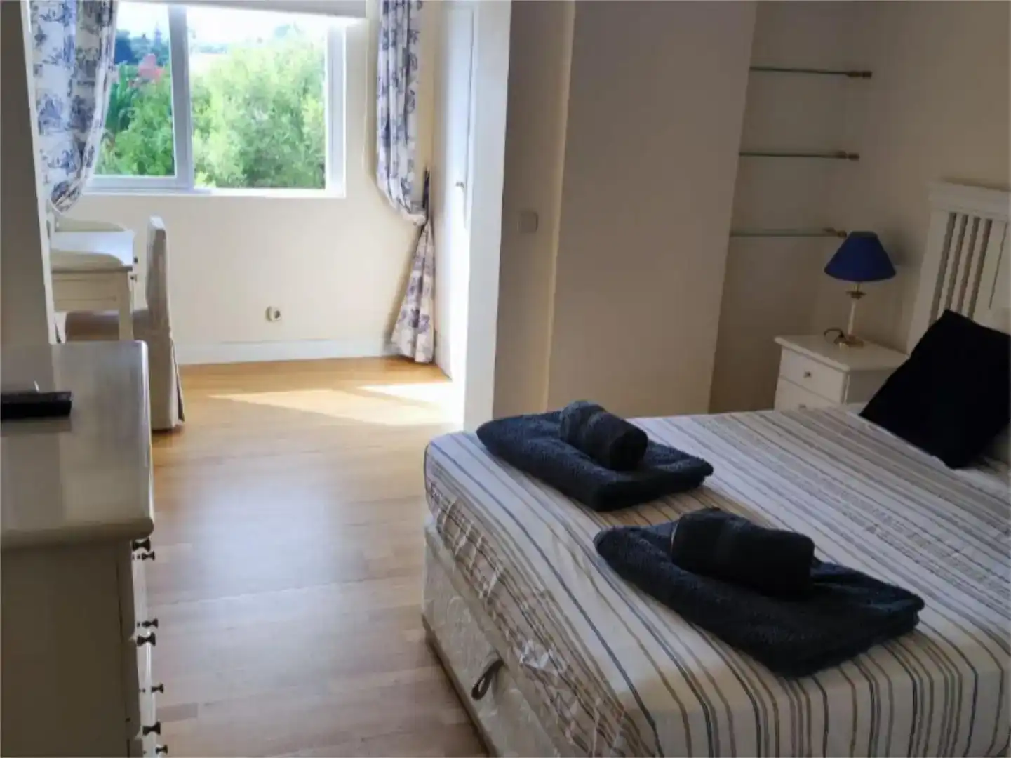 Schlafzimmer von Wohnung zur Miete in Marbella mit Klimaanlage und Balkon