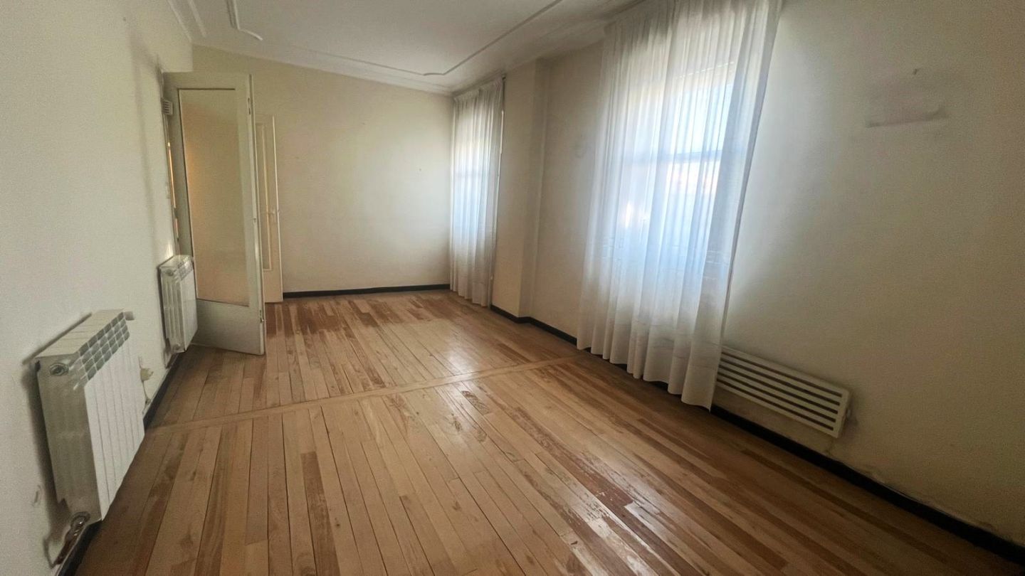 Piso en venta en Calle de Samaniego, Lovaina, Vitoria - Gasteiz