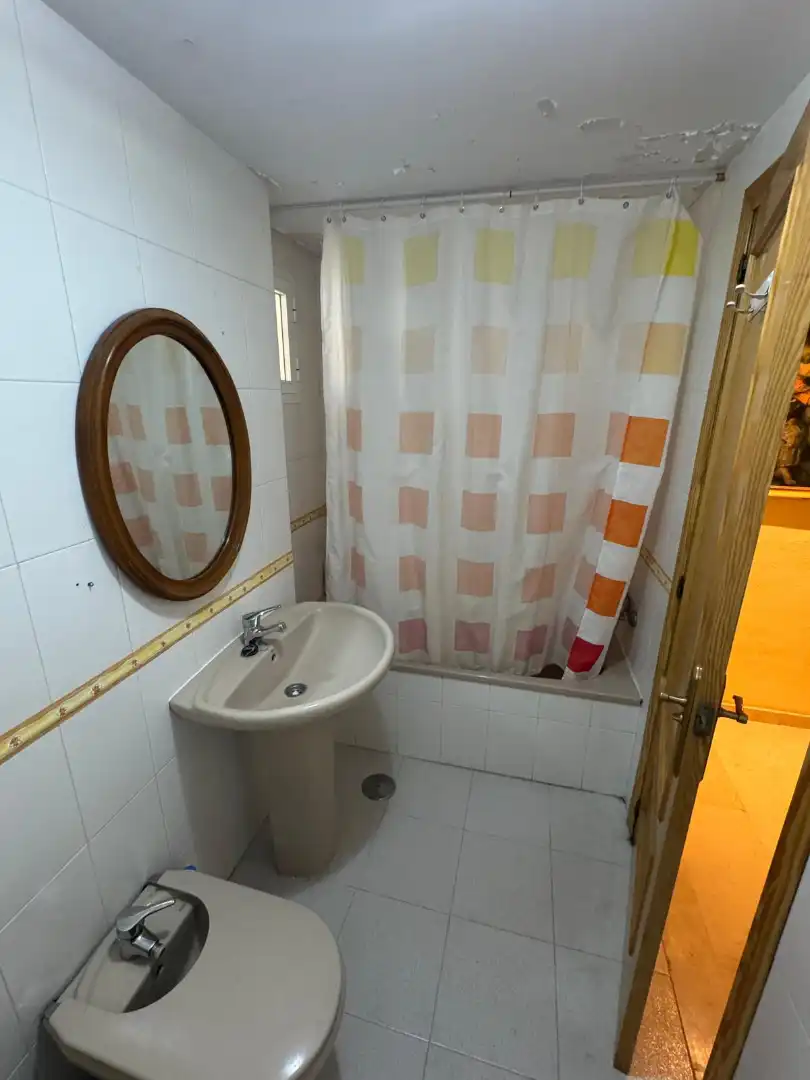Bathroom of Flat for share in Jaén  with Swimming Pool, Furnished and Community pool