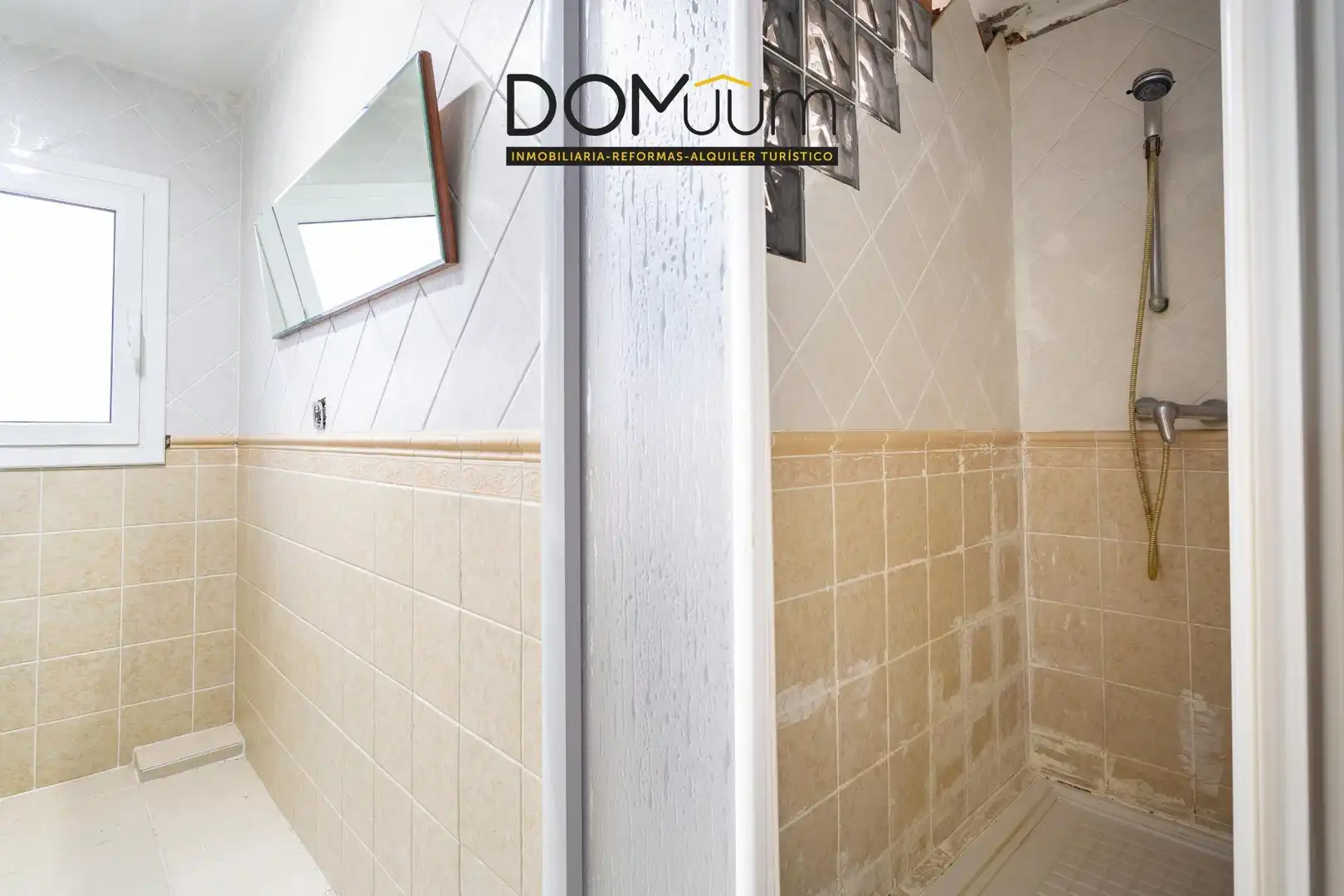 Badezimmer von Erdgeschoss zum Verkauf in Salou mit Heizung, Parkett und Terrasse