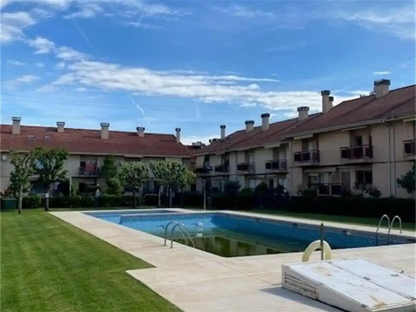 Piscina de Piso en venta en Lardero con Aire acondicionado, Jardín privado y Parquet