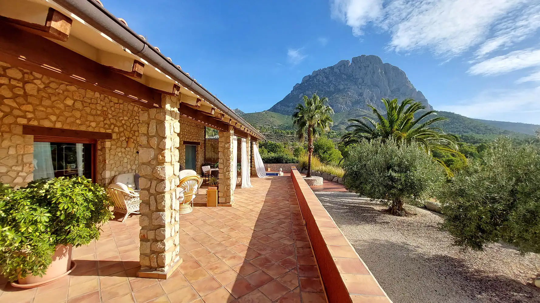Vista exterior de Casa o xalet en venda en Finestrat amb Aire condicionat, Calefacció i Jardí privat